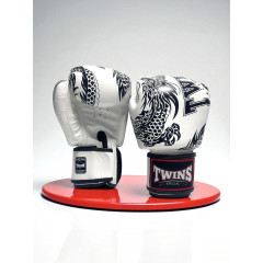 Боксерские перчатки TWINS FBGVL3-49 white black 14 oz